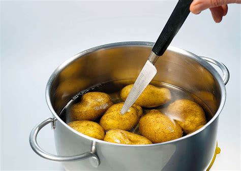Comment Savoir Si Les Patates Sont Cuites Ces Erreurs Que L'on Fait Tous En Cuisinant Des Pommes De Terre : Femme  Actuelle Le Mag