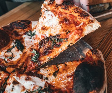 4 façons de nettoyer une pierre à pizza FlameOven