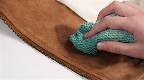 Guide Complet Comment Nettoyer une Veste en Daim ? Vestelab