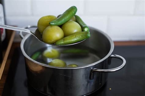 Cómo quitarle lo ácido a la salsa de tomate verde