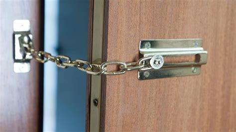 Como Poner Una Cadena De Seguridad En La Puerta