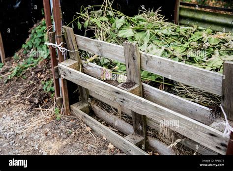 Compost Heap Using Pallets