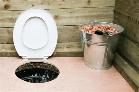 Composting Toilet Using Peat Moss