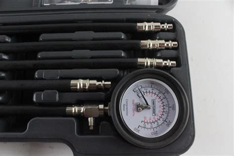 CRAFTSMAN AUTO/ SMALL ENGINE COMPRESSION TESTER TEST KIT WITH CASE