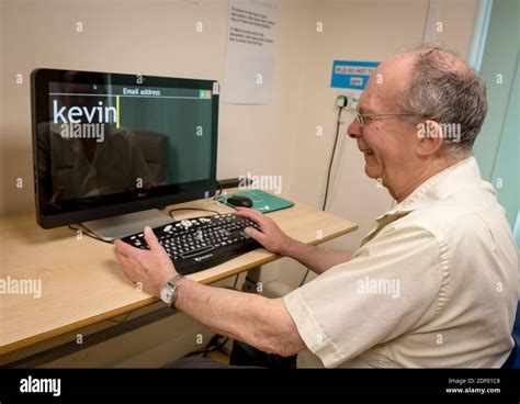 Computer For Visually-Impaired User