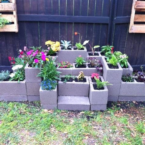 Concrete block planter wall! Gardening Pinterest Concrete
