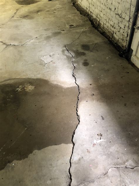 concrete foundation floor crack