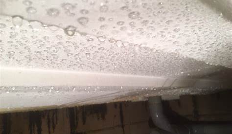 Trace de condensation en cueilli de plafond Photo de
