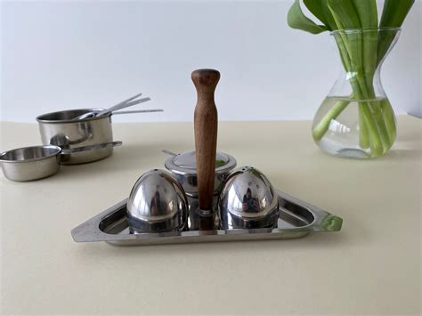 Condiment Tray Handle