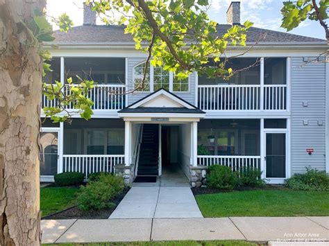 Condo In Dexter Mi