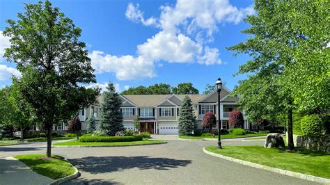 Condominiums Newtown Ct