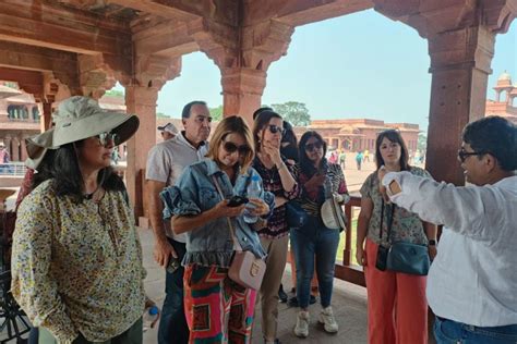 confusing tour guide