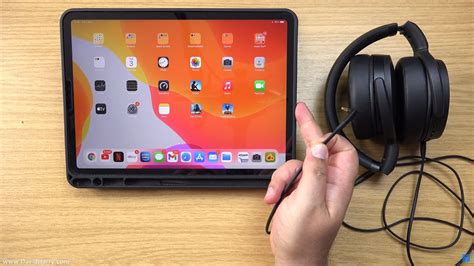 connecting headphones to tablet