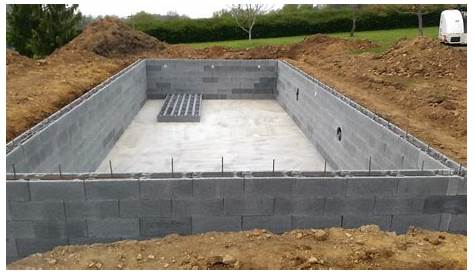 Construction d'une piscine en bloc a bancher Jardin