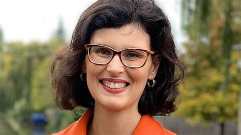 contact layla moran
