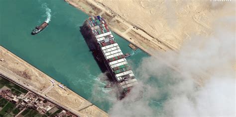 container ship crashes in suez canal