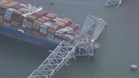container ship hits bridge in baltimore