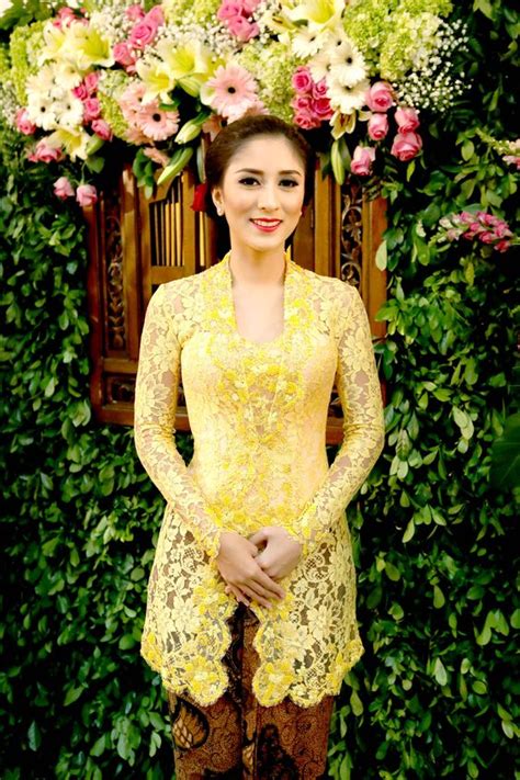 contoh baju kebaya modern