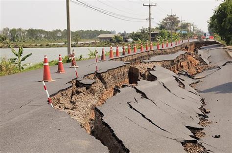 contoh gempa bumi runtuhan