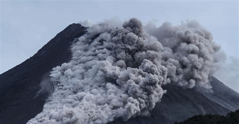 contoh kasus gunung meletus