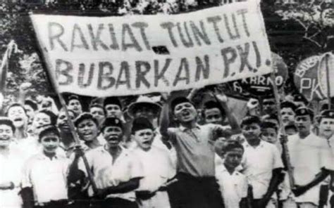 Indonesia Zaman Doeloe Pemakaman para jenderal korban G30S PKI, 1965 (2)