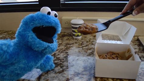 cookie monster bakes cookies