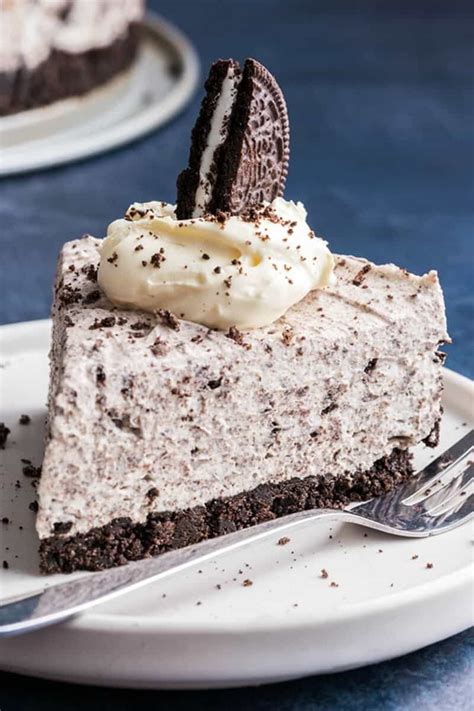 cookies and cream cheesecake slice