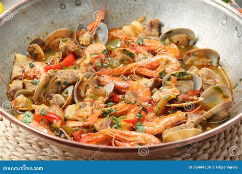 cooking cataplana