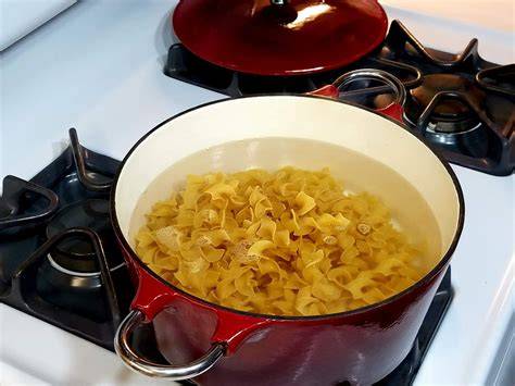 cooking egg noodles process