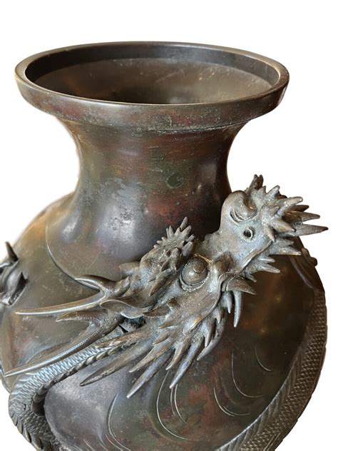 Cool Dragon Vase