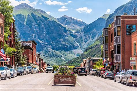 cool small towns in colorado