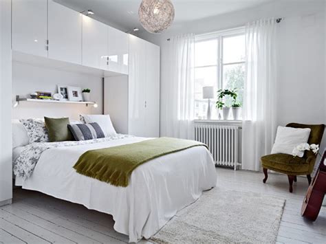35 Beautiful White Master Bedroom Decorating Ideas HMDCRTN