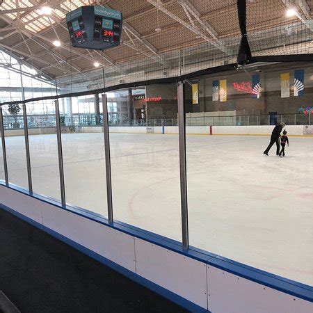 coralville mall ice skating rink