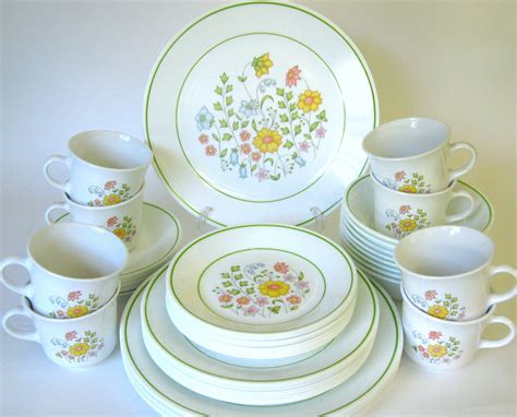 Corelle Dinnerware Set Of 8
