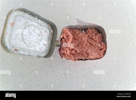 corned beef can opened