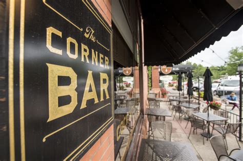 Corner Bar Les