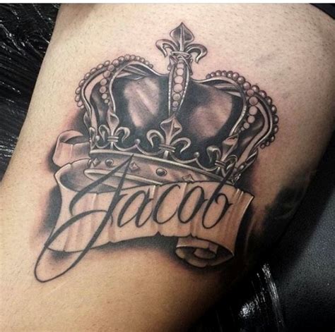 Corona e Inicial Nombres Tatuajes para Mujeres