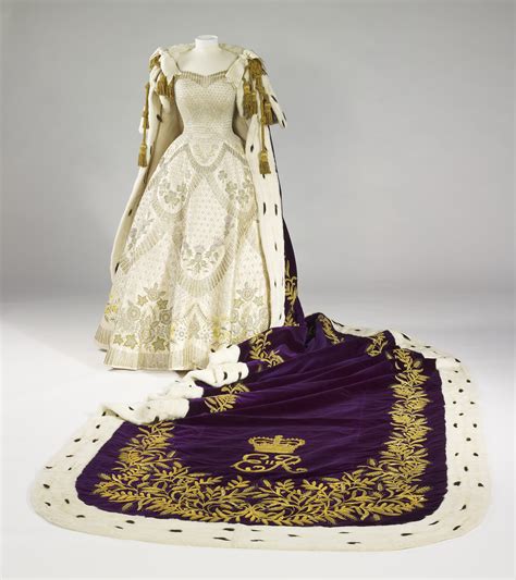 coronation gown of elizabeth ii