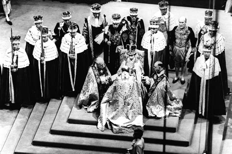 coronation photos queen elizabeth