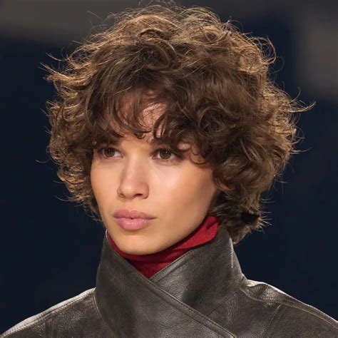 Peinados Cabello Corto Rizado Mujer
