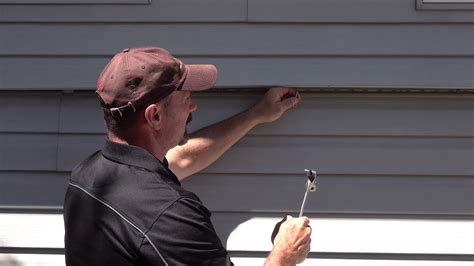 cost to replace one piece of siding