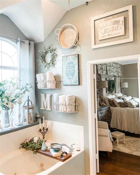 Cottage Bathroom Wall Decor