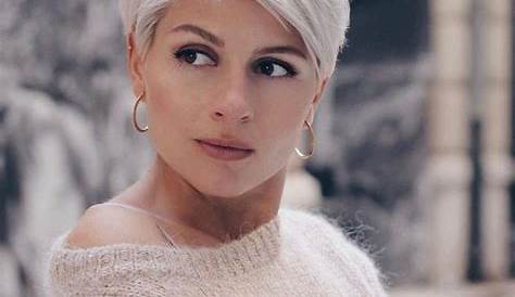 Couleur Blanc Gris Cheveux Court La Coupe e Avec Mèche Asymétrique Glamour ! 6