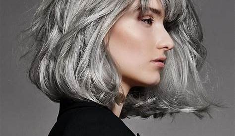 Cheveux gris avec un carré arrondi Cheveux gris 55