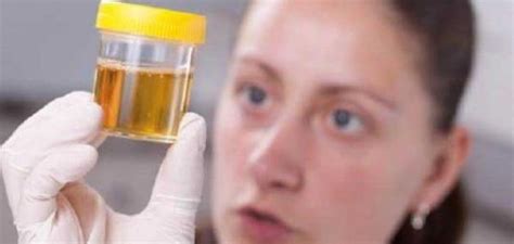 Femme Avec L'urgence D'urine Photo stock Image du hygiène, malade