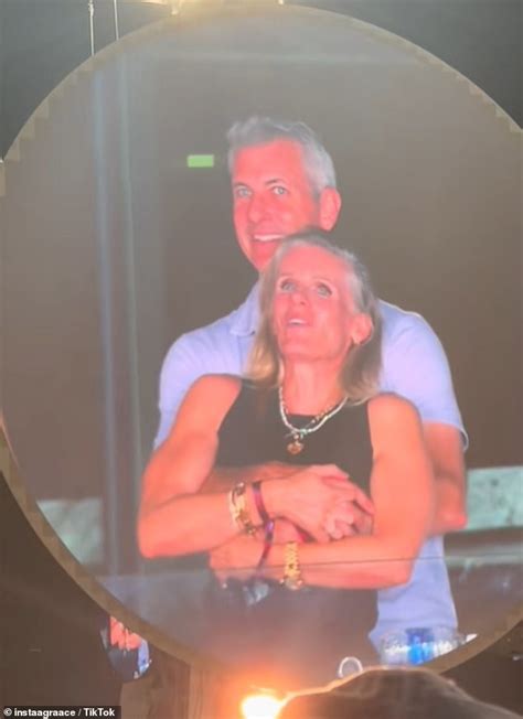 couple caught at coldplay