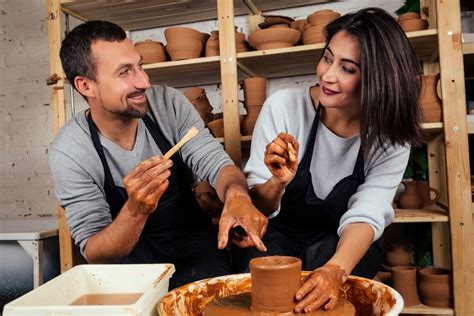 Pasangan Melakukan Hobi Bersama