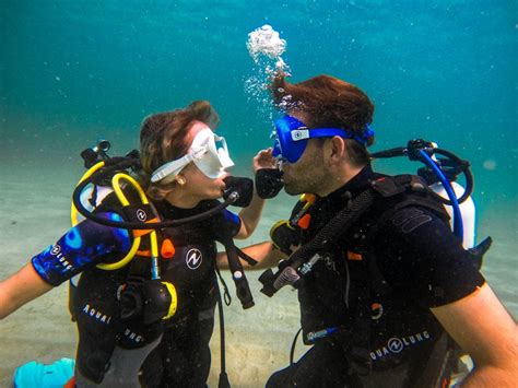 couple scuba diving