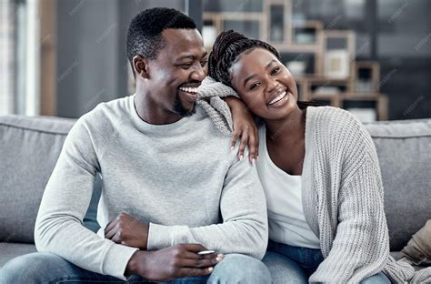 Pareja sonriendo