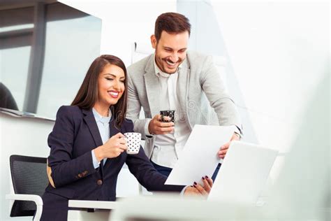 Pasangan Bekerja Sama